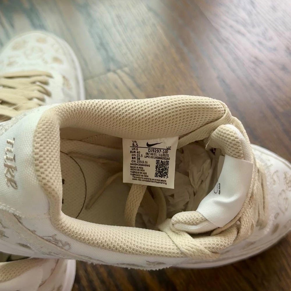 Embroidered Nike Court Vision Lows - Valentine's Day ed. - Picture 8 of 10